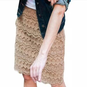 J McLaughlin Tiered Lace Pencil Skirt Beige Size 4